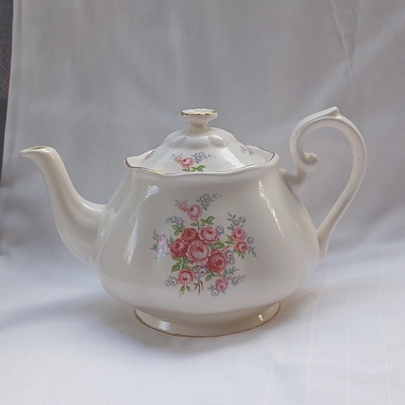 Arnels Floral "Doreen & Marty" Vintage Teapot - Picture 1 of 14
